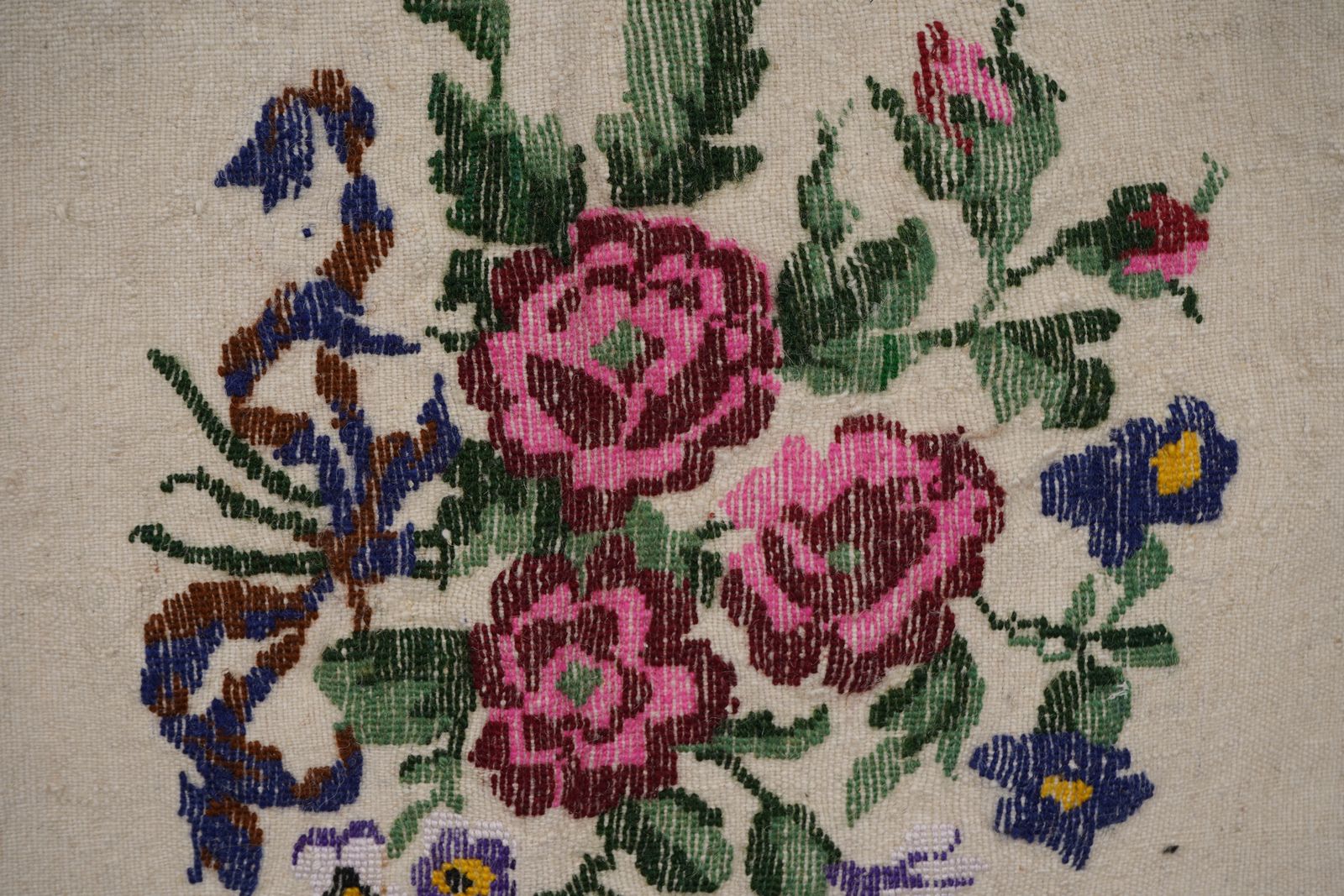 photo furniture Turkish Aubusson Floral Turkish Kilim Rug 3'1'' X 4'4''