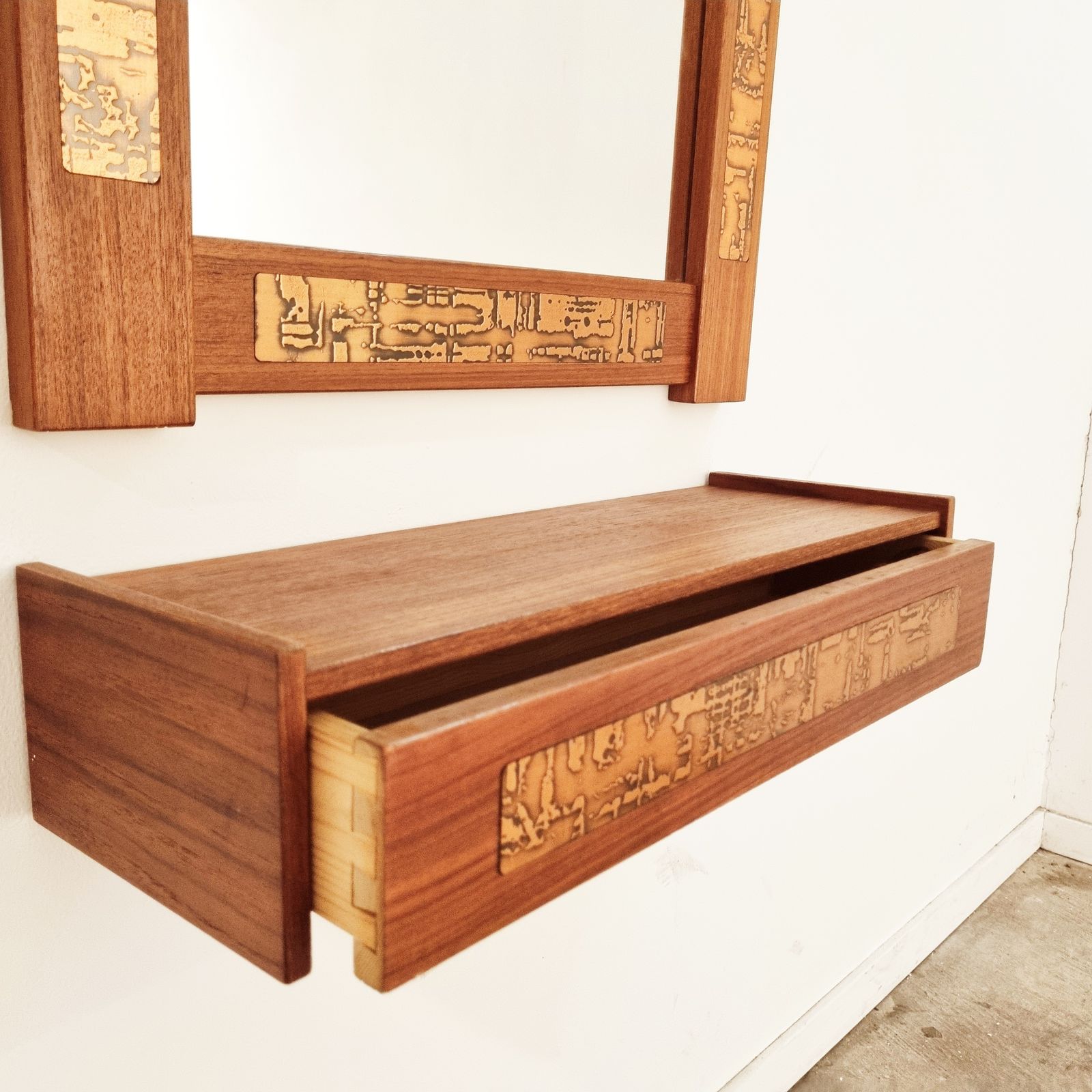 photo furniture Mid Century Teak And Copper Hallway Set With Mirror And Shelf, 1960s, Set Of 2