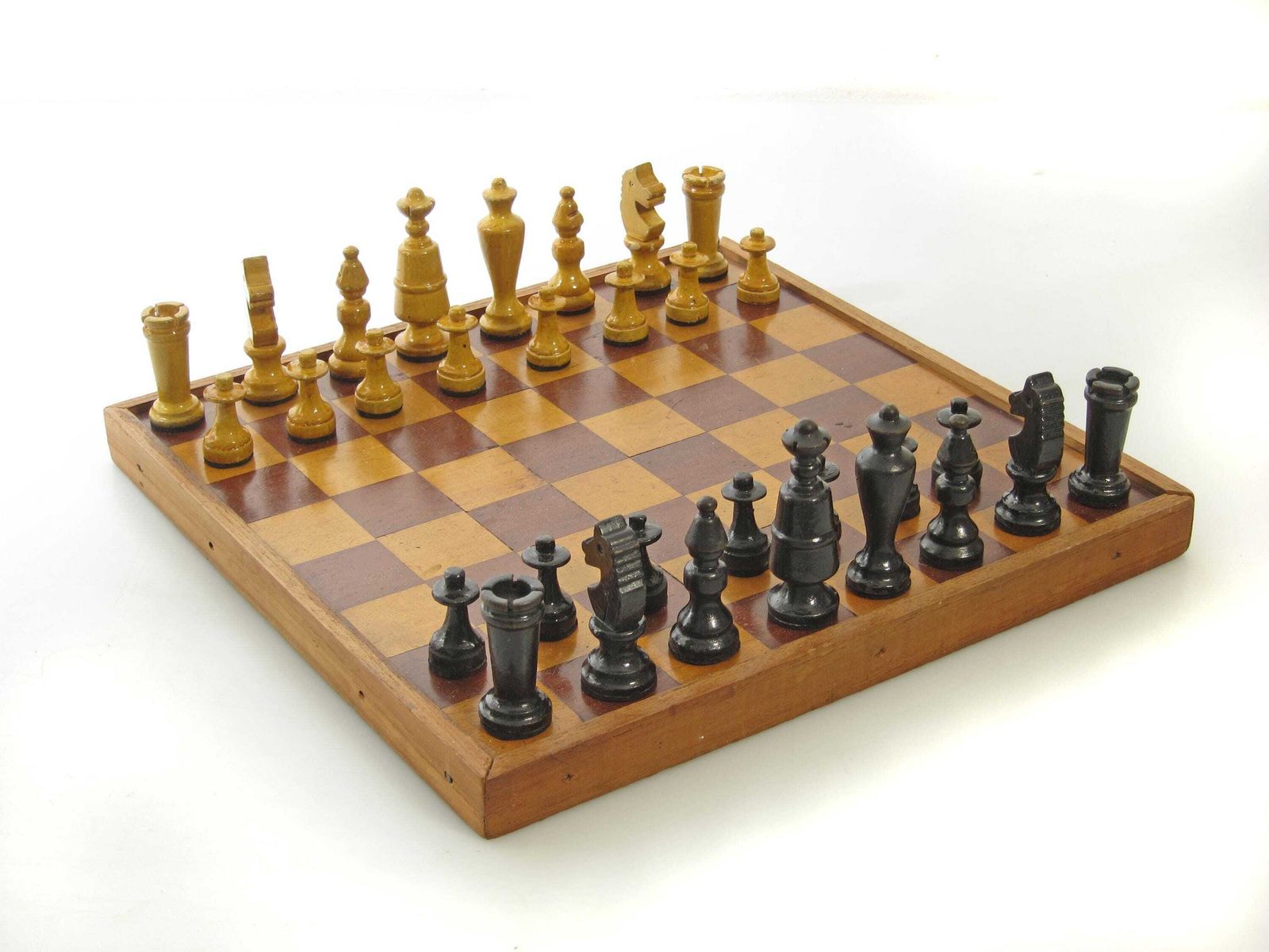 Vintage Collectable Wooden Chess Set, Board & Box    Austrian Coffee House, Kaffeehaus, Haflinger Knights, Josef Hoffmann, Wagner, Adolf Loos