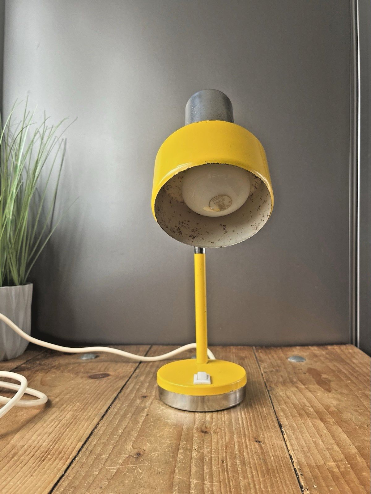 photo vinterior Mid Century Bright Yellow Chrome 60's 70's Gooseneck Desk Lamp Light Sis Germany