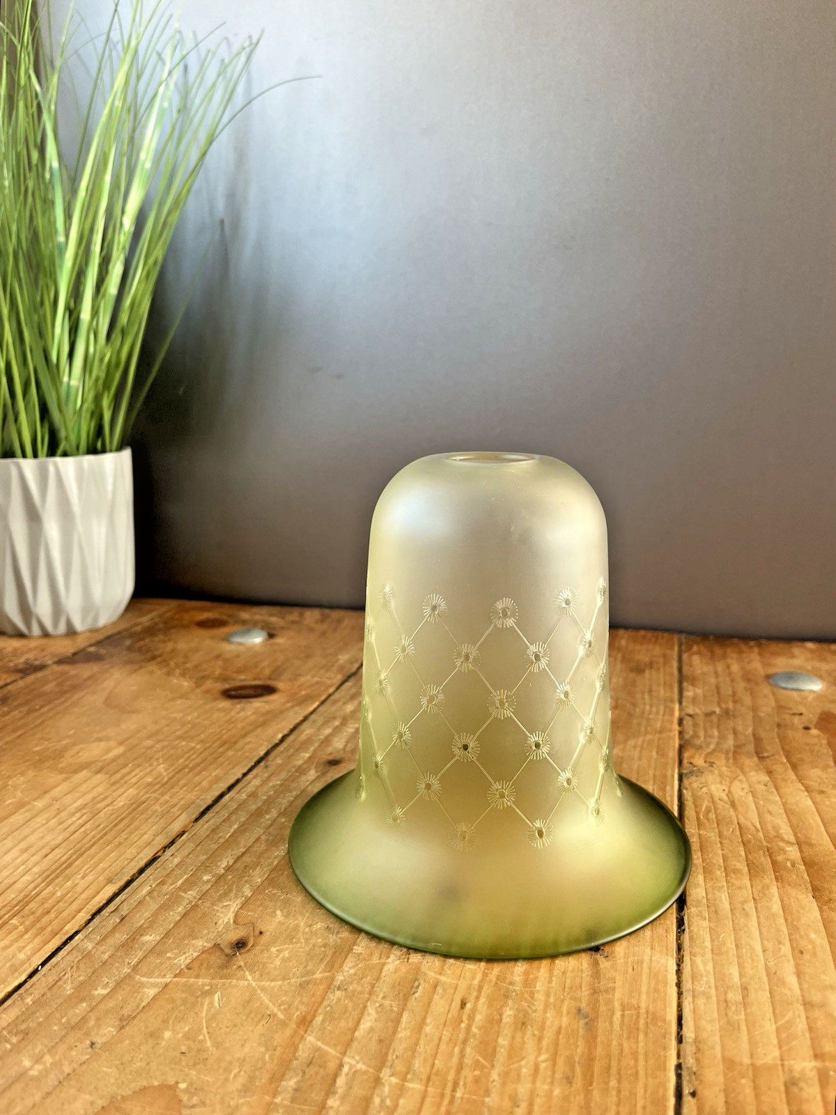 photo vinterior Satin Frosted Glass Sunflower Floral Etched Bell Lamp Shade Victorian Antique