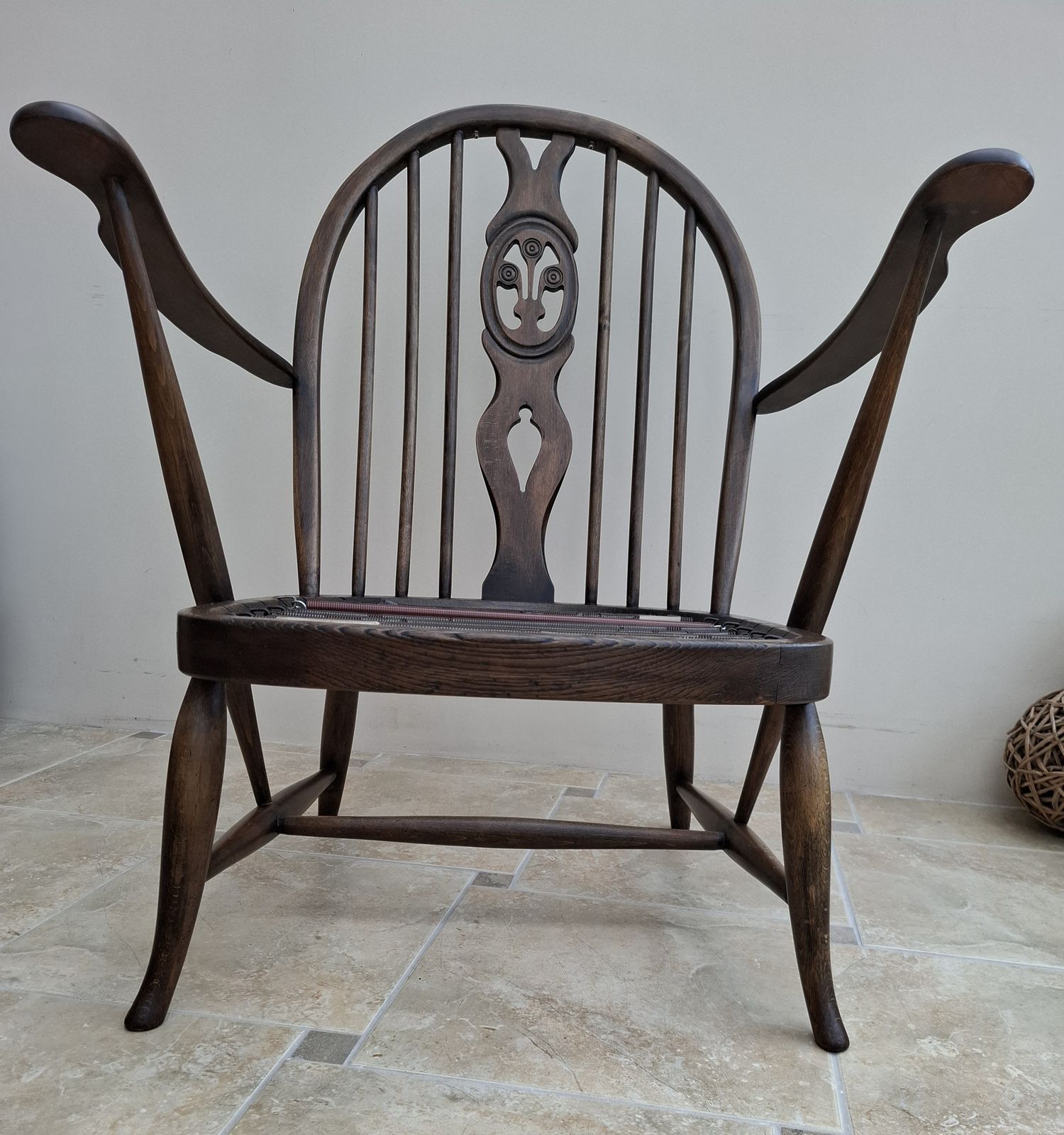 photo vinterior Ercol Easy Arm Chair Fleur De Lys Back Rare 1950's With Tension Springs
