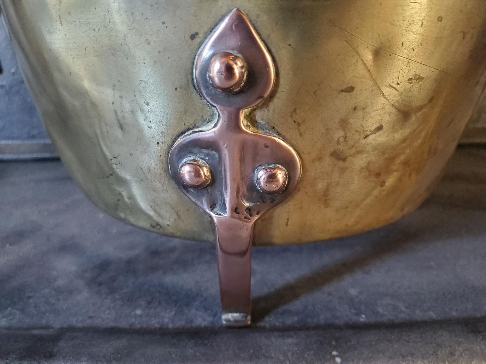 17th Century Brass And Copper Pot / Brass Log Basket / Arts And Crafts / Brass Pot With Lid / Brass Stove / 3 Leg Brass Bucket Jardiniere photo 325.0