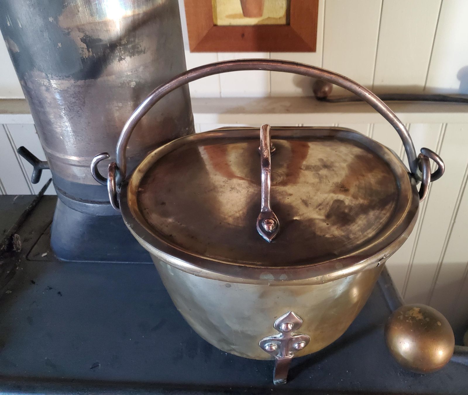 17th Century Brass And Copper Pot / Brass Log Basket / Arts And Crafts / Brass Pot With Lid / Brass Stove / 3 Leg Brass Bucket Jardiniere photo buy