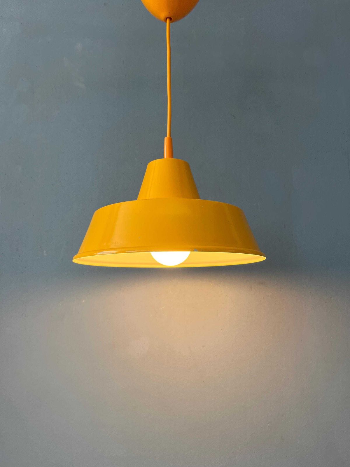Kleine Vintage Gele Industriële Hanglamp