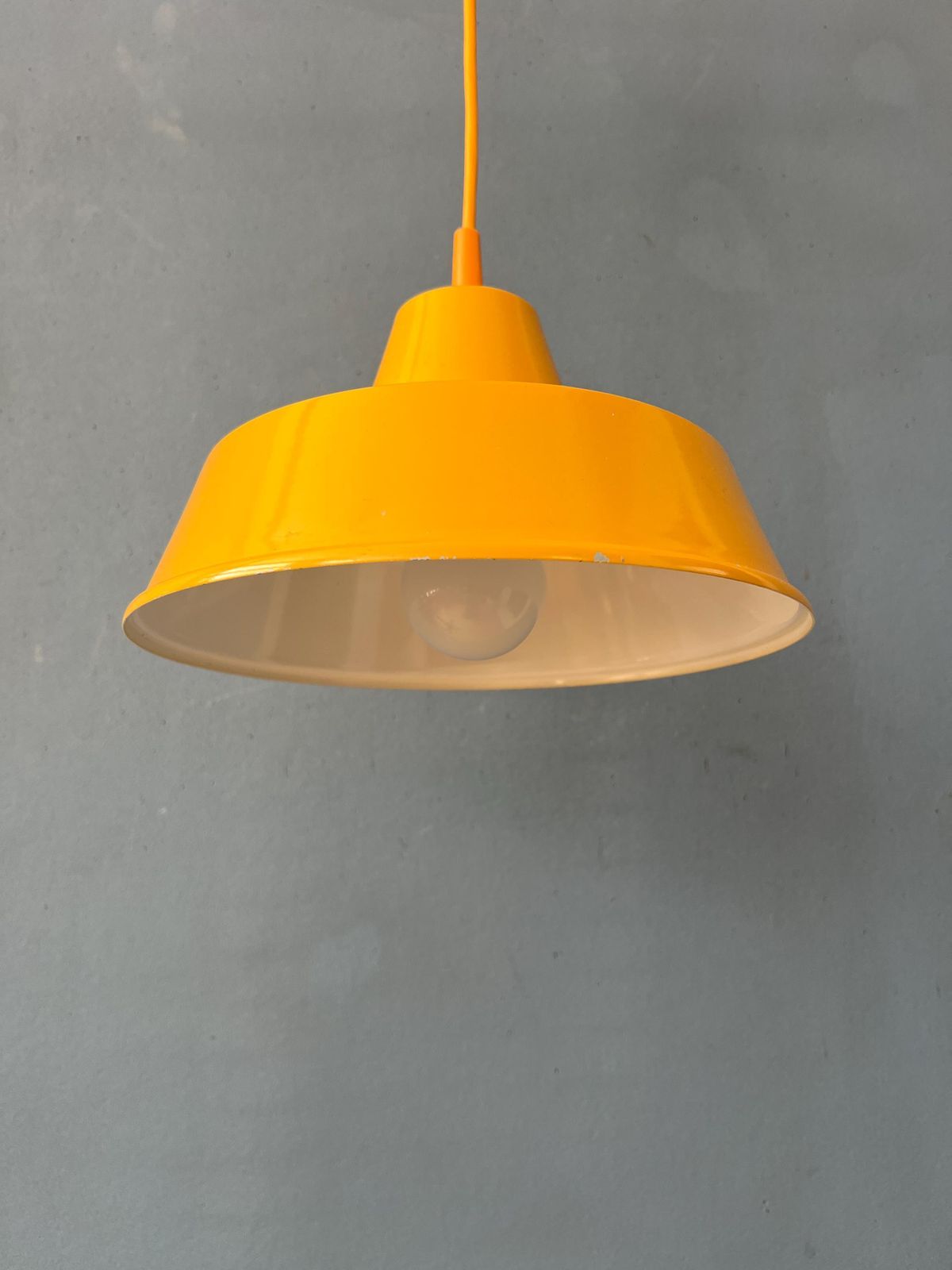 Kleine Vintage Gele Industriële Hanglamp photo for sale