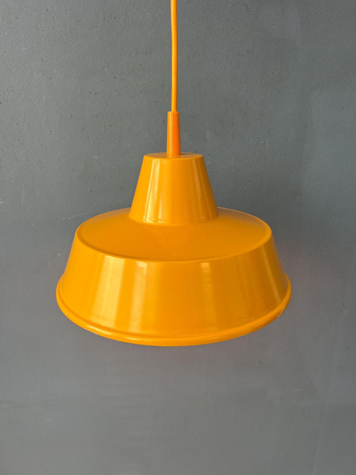 Kleine Vintage Gele Industriële Hanglamp photo 169.0