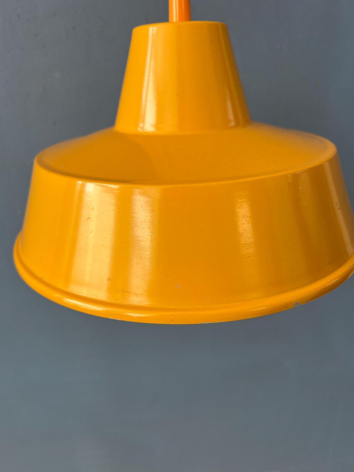 photo furniture Kleine Vintage Gele Industriële Hanglamp