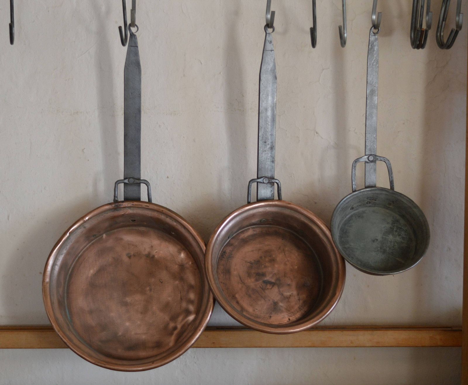 Antique French Set Of 3 Copper Pans / 3 Copper And Iron Pans From 18c / Decorative Set Of Saute Pans / Antique Copper Frying Pans photo vintage