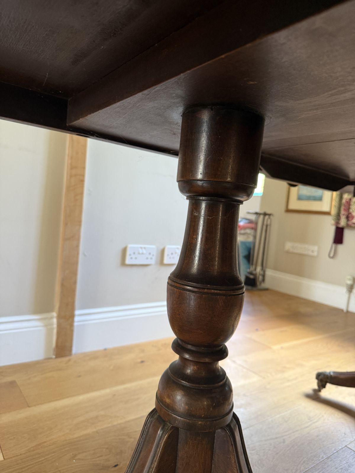 photo furniture Regency Mahogany Twin Pedestal Dining Table  With Removable Leaf And Brass Claw Feet, C.1820