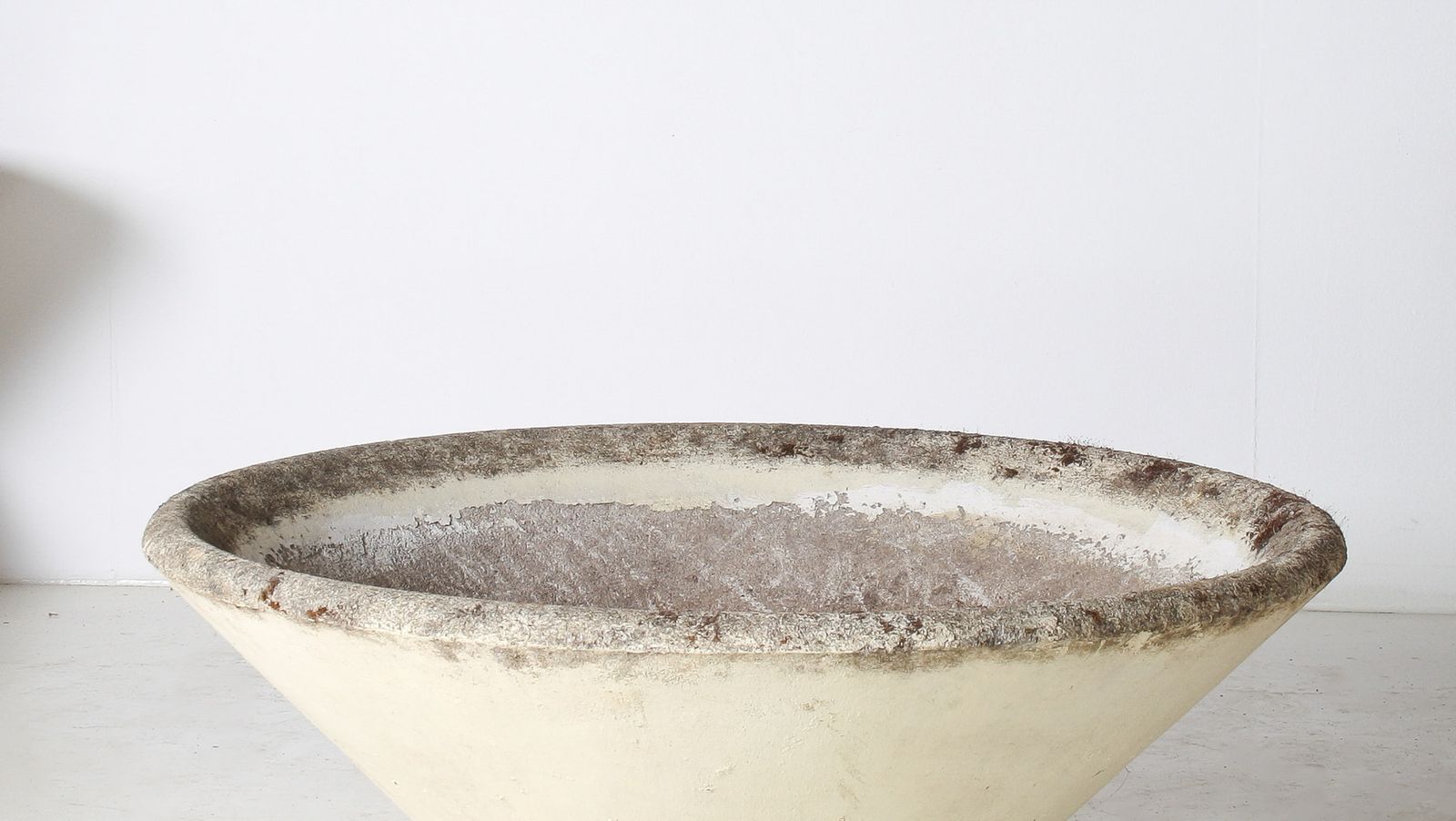 A Large 1960s Mid Century Modernist Concrete Planter In The Manner Of Willy Guhl photo 995.0