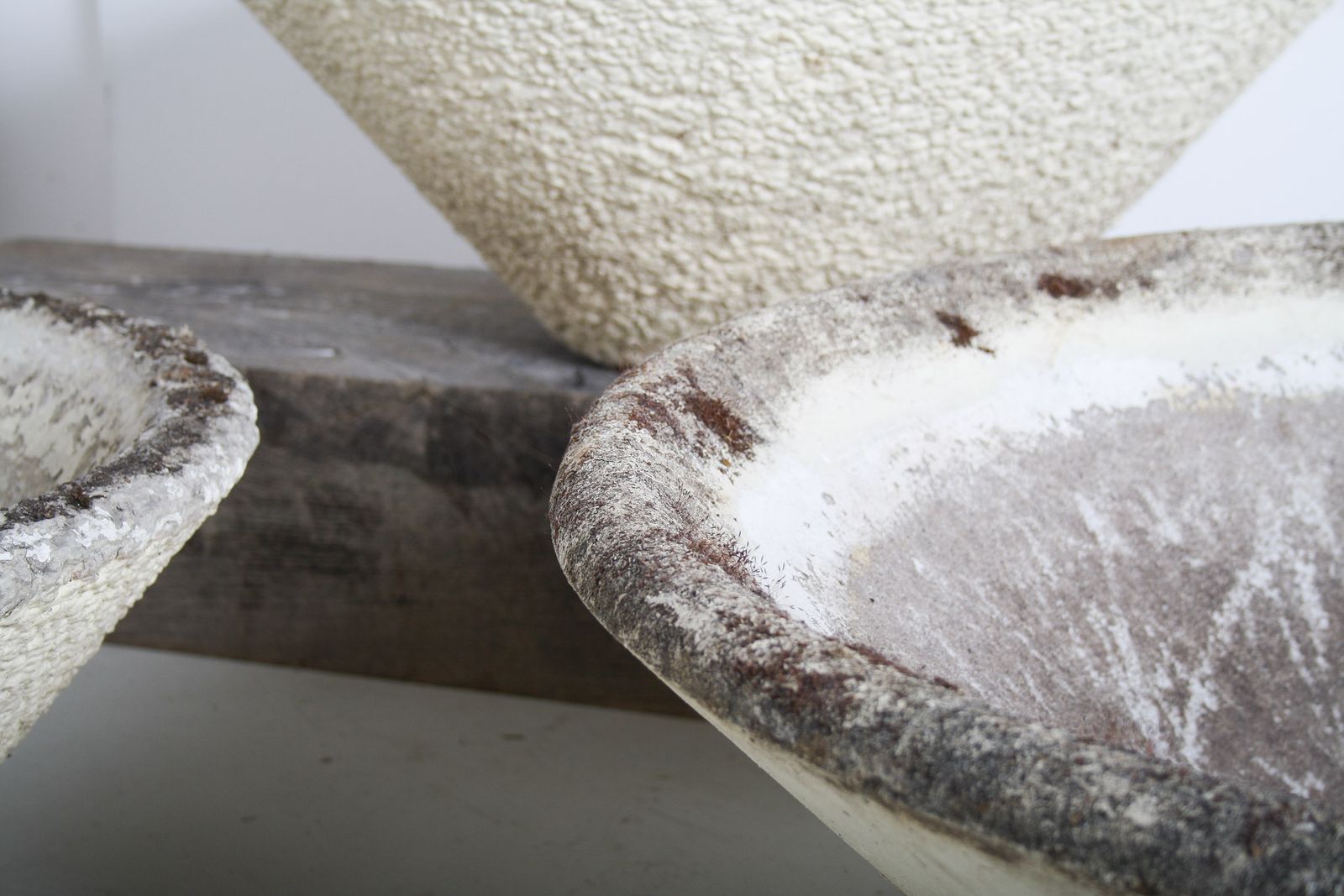photo vinterior A Large 1960s Mid Century Modernist Concrete Planter In The Manner Of Willy Guhl
