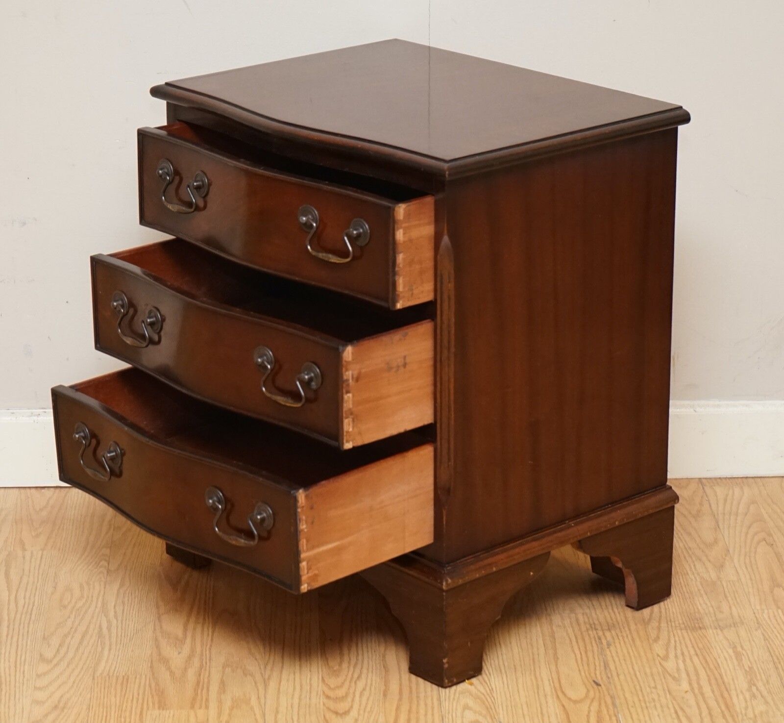 Georgian Style Mahogany Flame Mahogany Chest Of Drawers photo 474.0