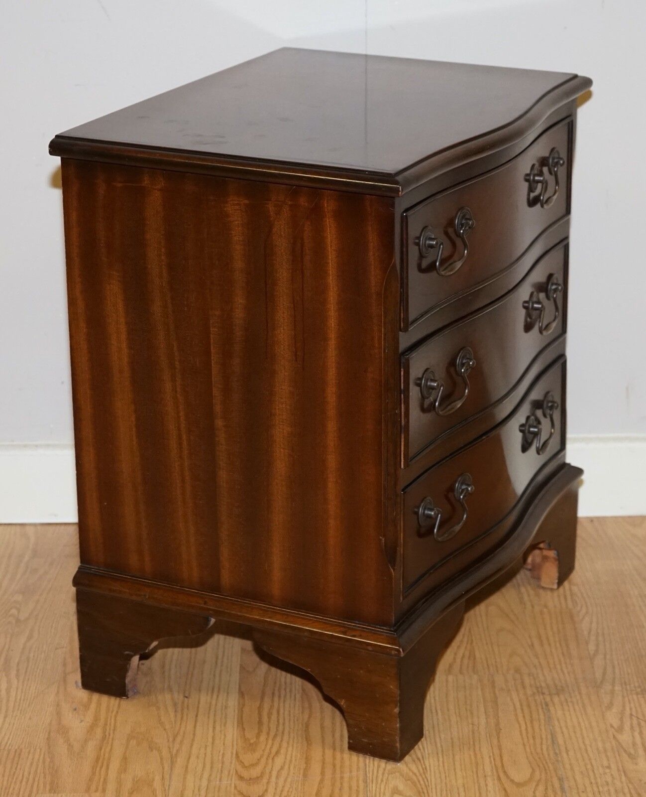 photo furniture Georgian Style Mahogany Flame Mahogany Chest Of Drawers