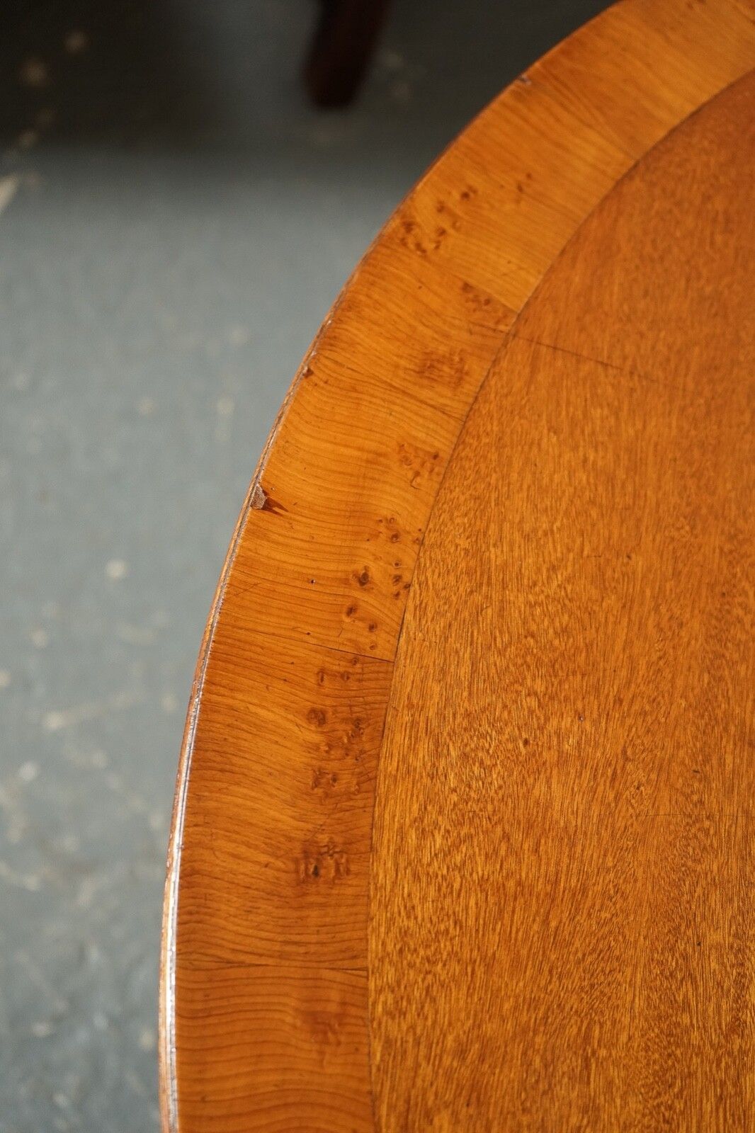 photo furniture Very Stunning Circular Burr Walnut Dining Table Made By Beresford & Hicks London