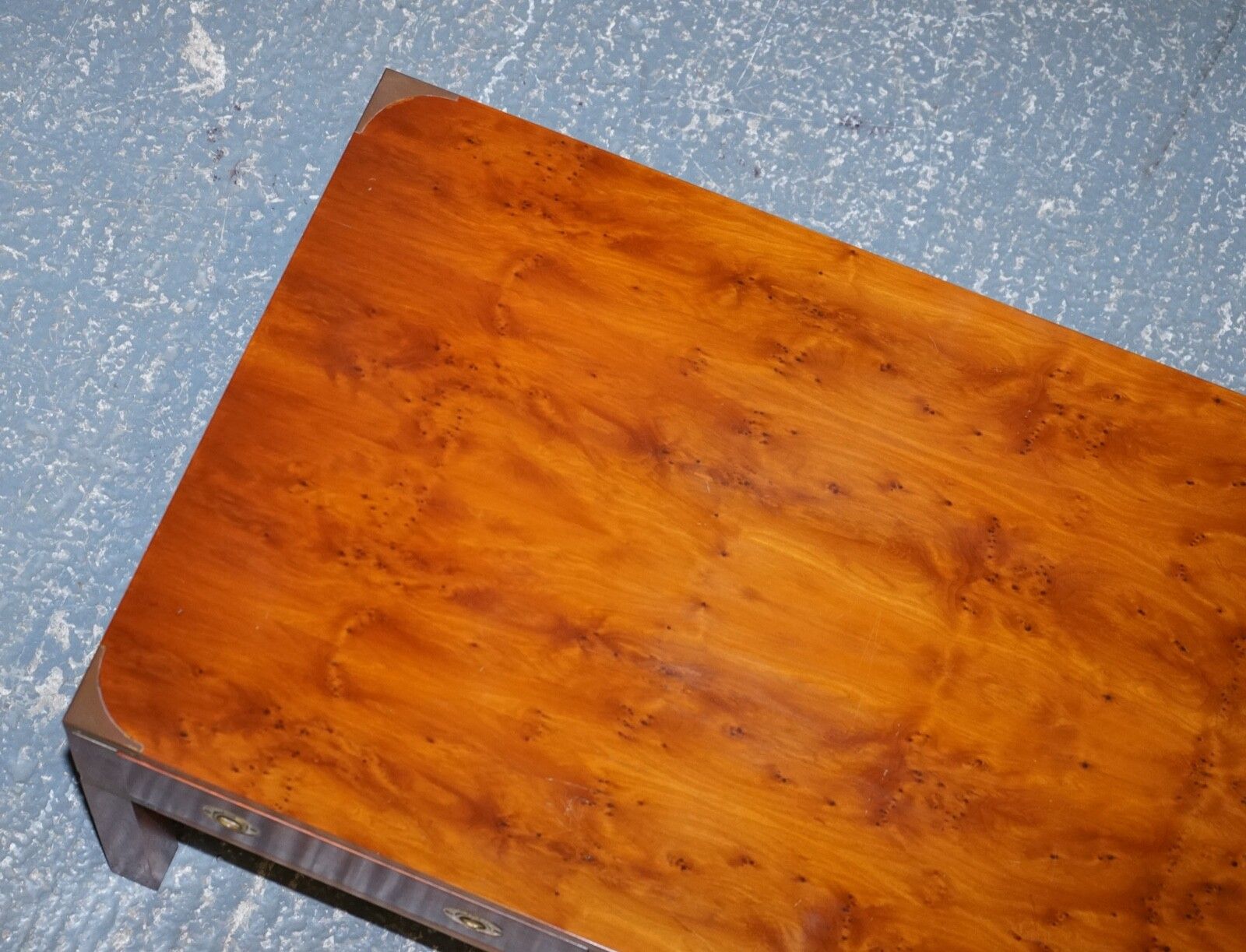 photo vinterior Restored Burr Yew & Elm Brass Military Campaign 3 Drawer Coffee Table