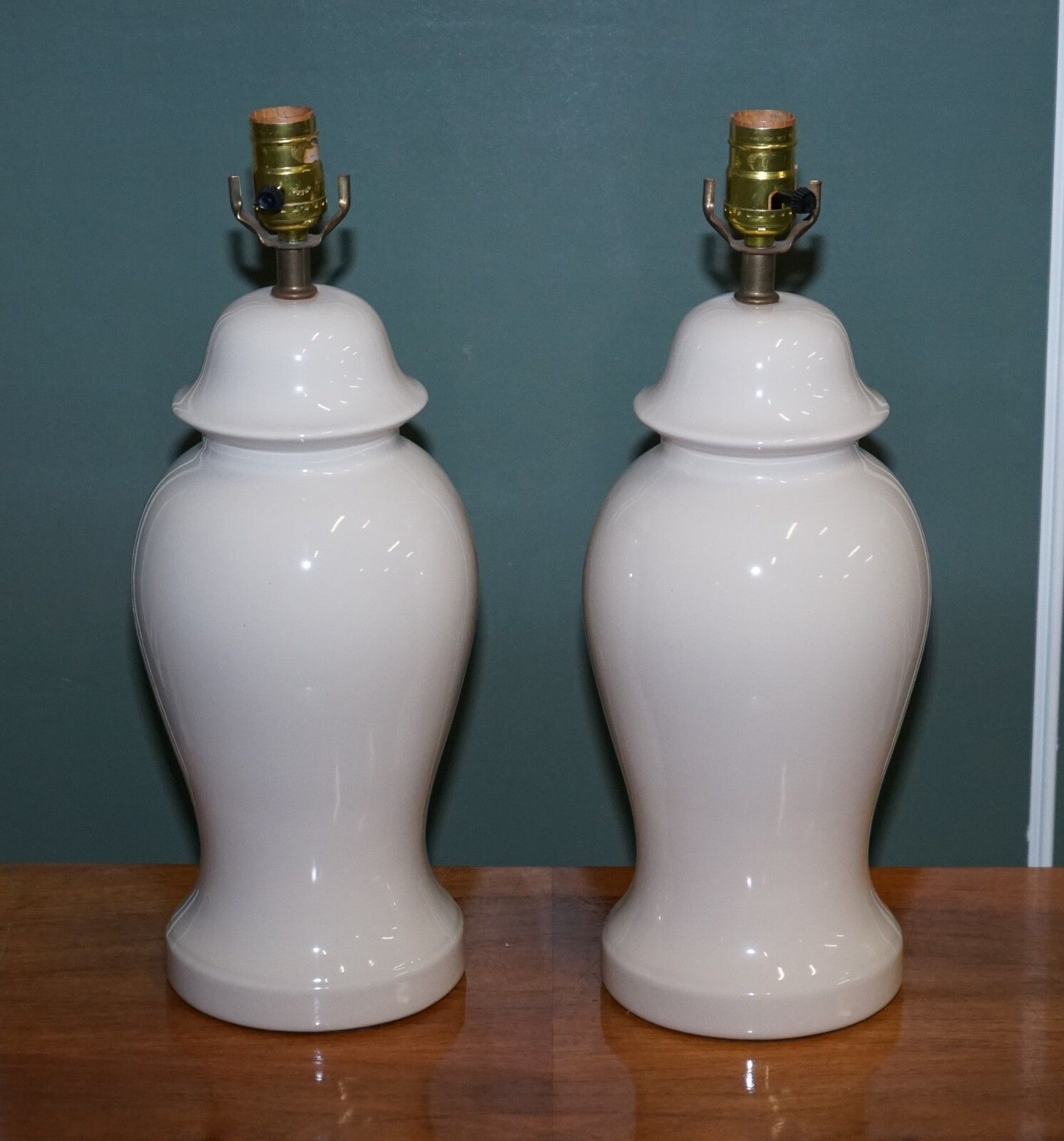 Circa 1970s Vintage Cream Coloured Porcelain Pair Of Lamps photo Lighting