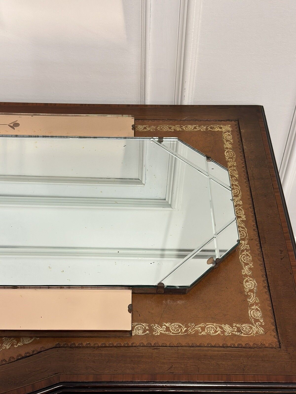 photo vinterior Large Decorative 1920s Art Deco Peach Glass Flower Petal Mirror