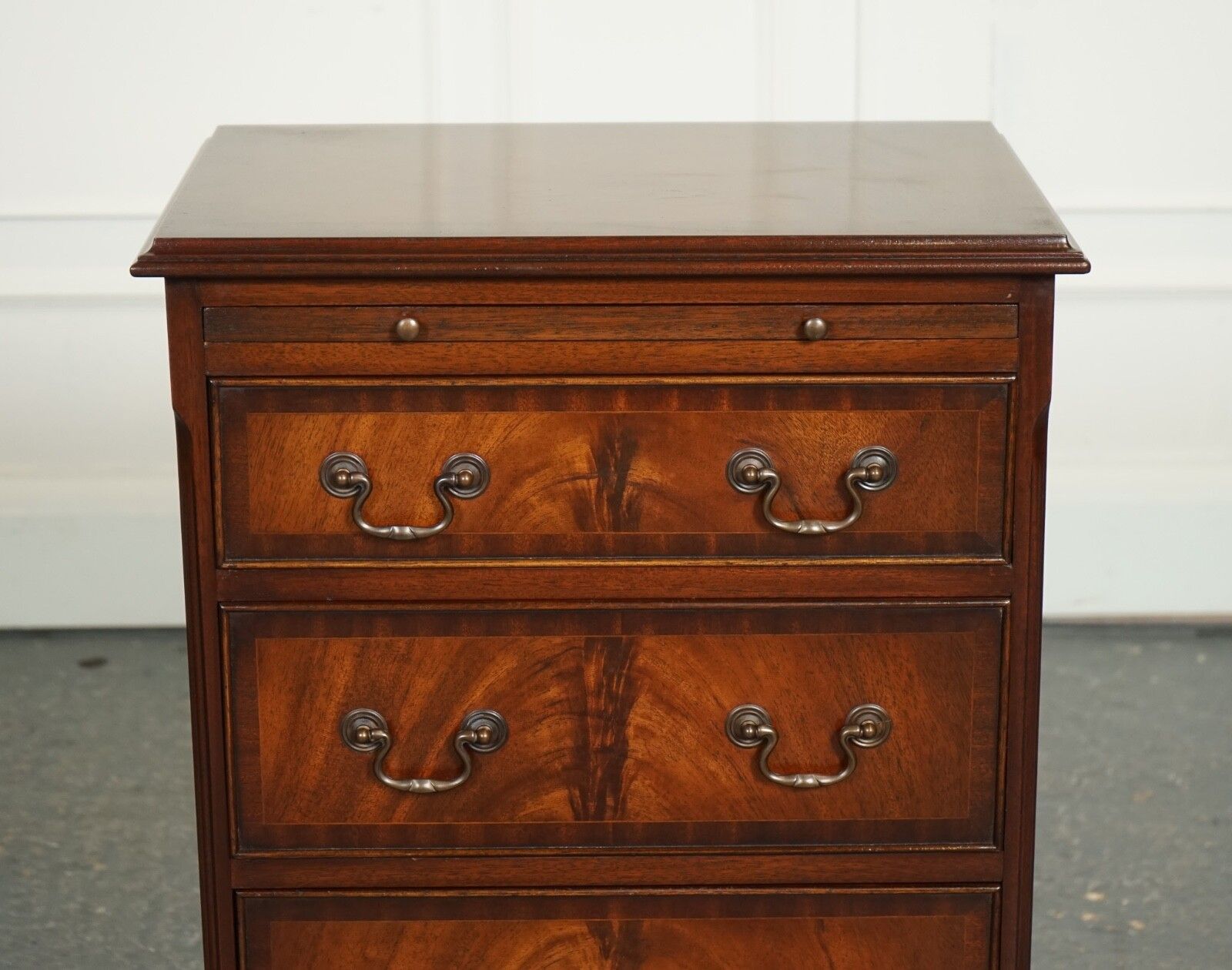 photo furniture Lovely Georgian Style Small Chest Of Drawers Side Table With Butler Tray J1