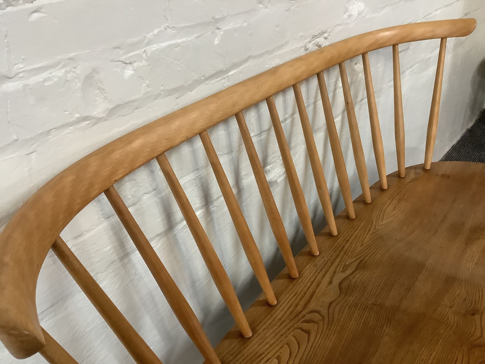 photo vintage Ercol Windsor 349 Love Seat, Produced 1956/59.