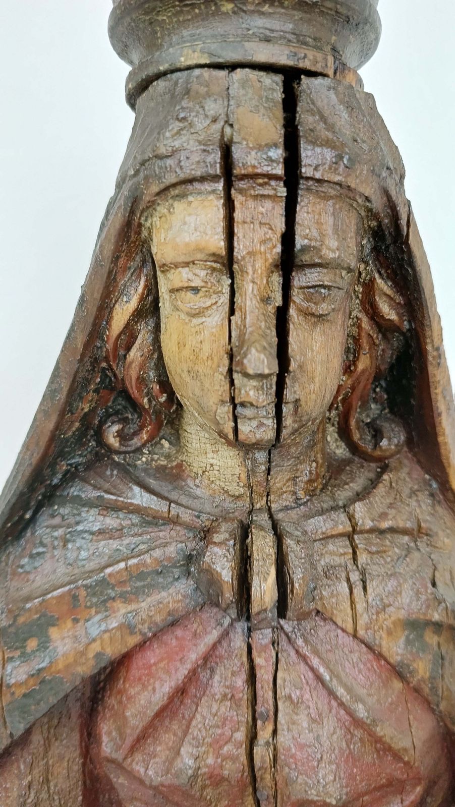 Art Wooden Statue Of Virgin Mary With Jesus photo