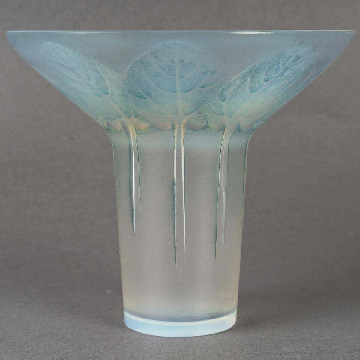 R.Lalique  1921 Vase Violettes Opalescent. photo for sale