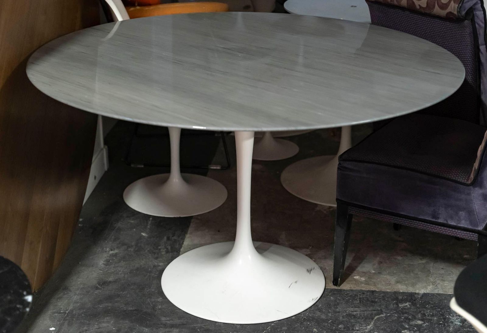 Eero Saarinen (1910 1961) & Knoll International (Publisher) "Tulip" Table, 120cm photo Meubels