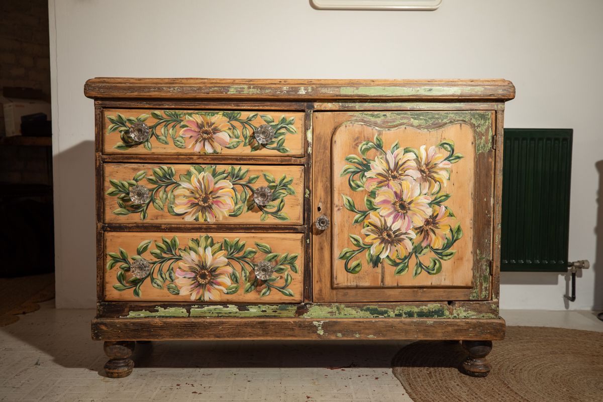 Victorian Pantry, Larder, Kitchen Circa 1840 With Hand Painted, One Off Design