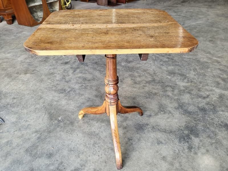 photo furniture Antique Georgian Square Tripod Occasional Side Dining Table