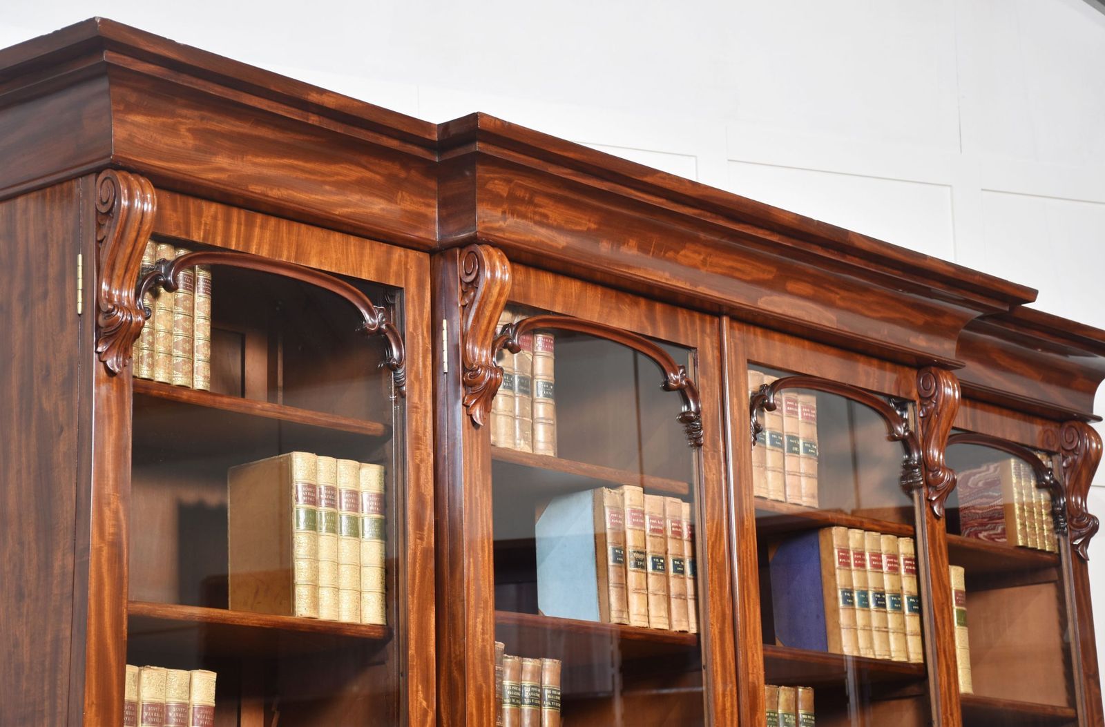 photo vinterior 19th Century Mahogany Library Breakfront Bookcase