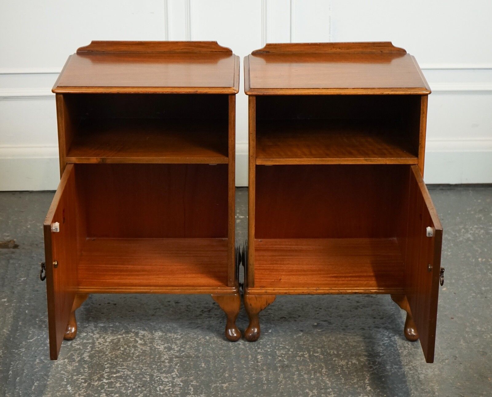 Pair Art Walnut Deco Bedside Nightstands With Cupboard Queen Anne Legs J1 photo Furniture