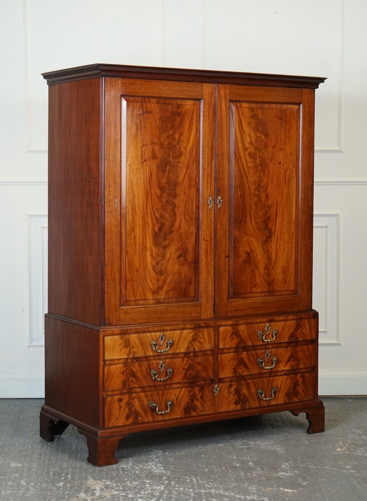 1800 Antique English Georgian Flamed Hardwood Linen Press Wardrobe Armoire J1 photo furniture