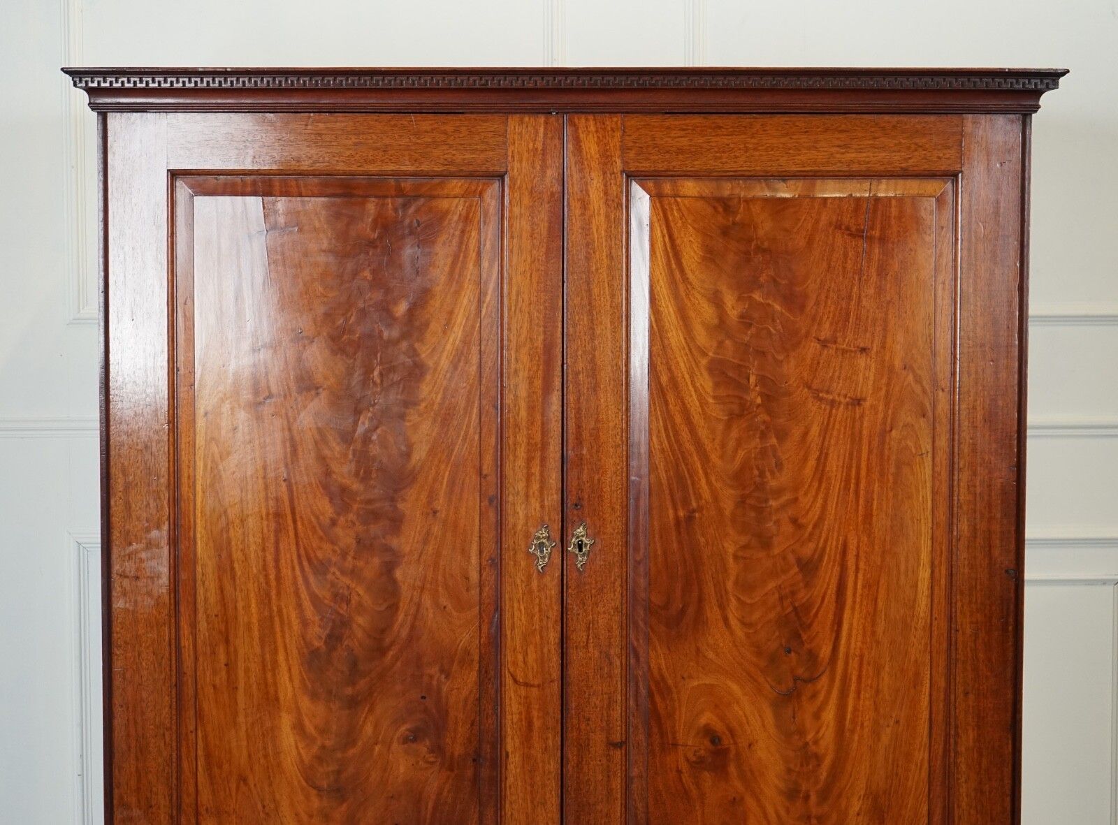 1800 Antique English Georgian Flamed Hardwood Linen Press Wardrobe Armoire J1 photo 3000.0