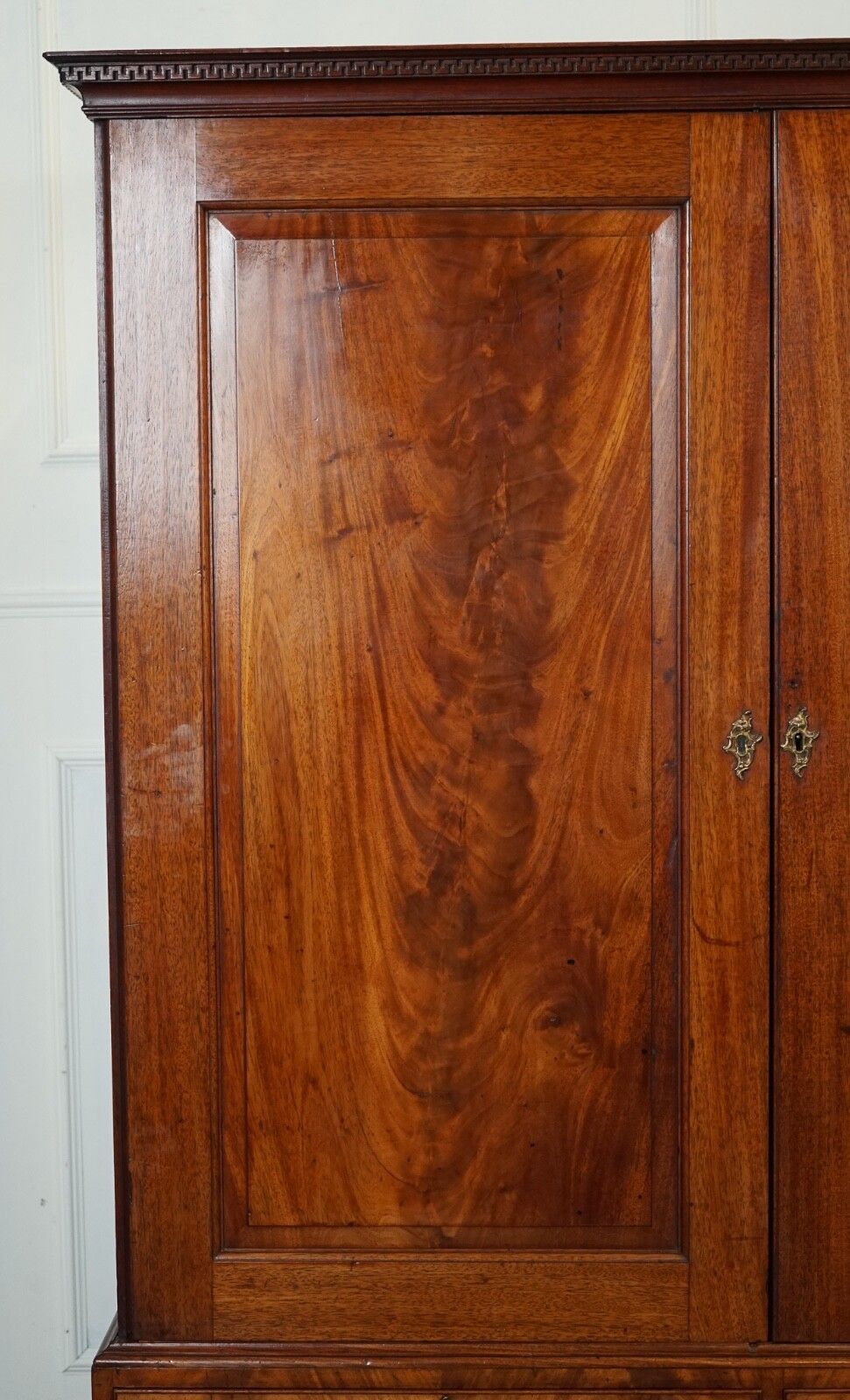 photo furniture 1800 Antique English Georgian Flamed Hardwood Linen Press Wardrobe Armoire J1