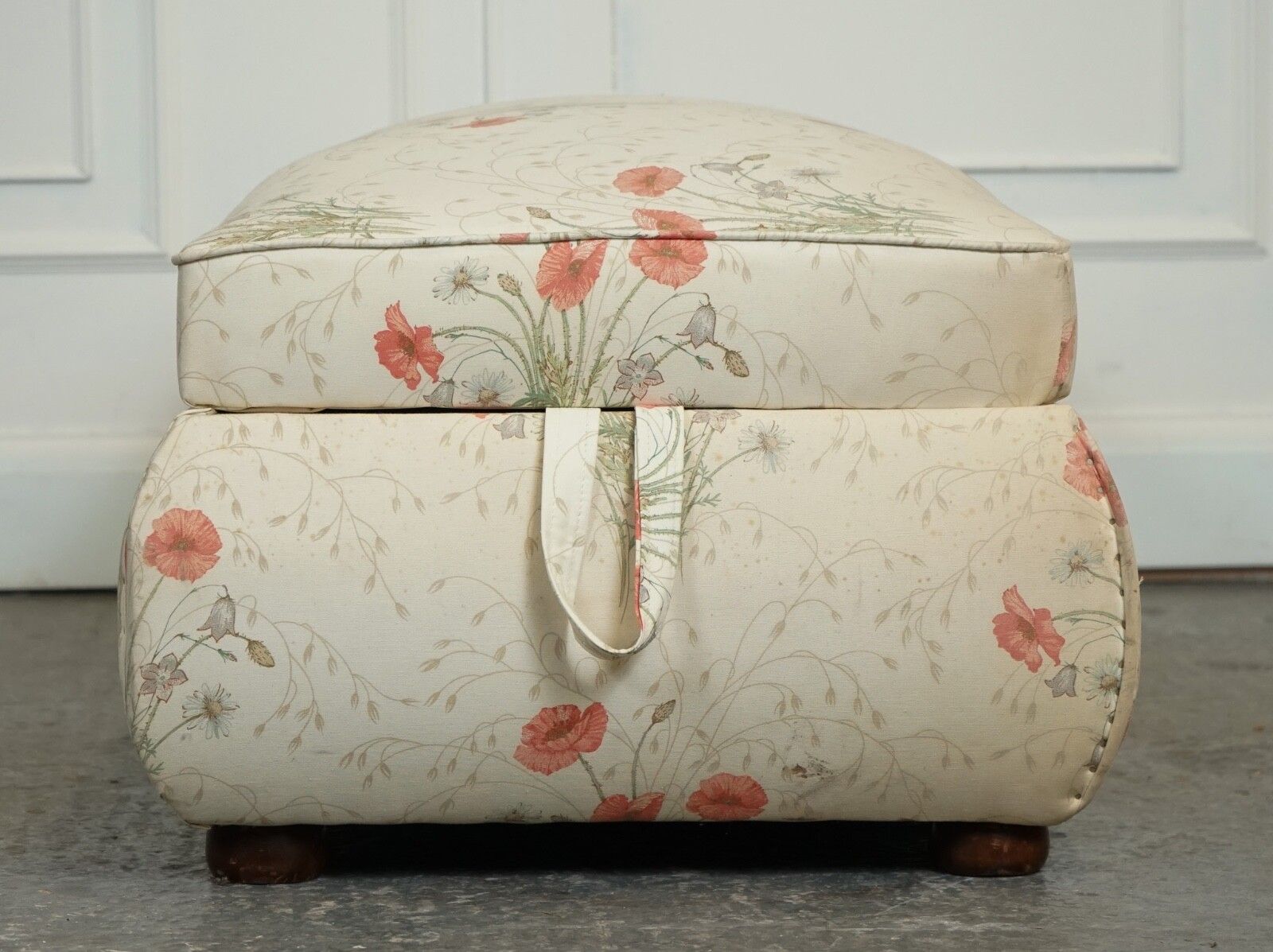 photo vinterior Large Antique Victorian Poppy Flower Pattern Fabric Ottoman Chest Trunk  J1
