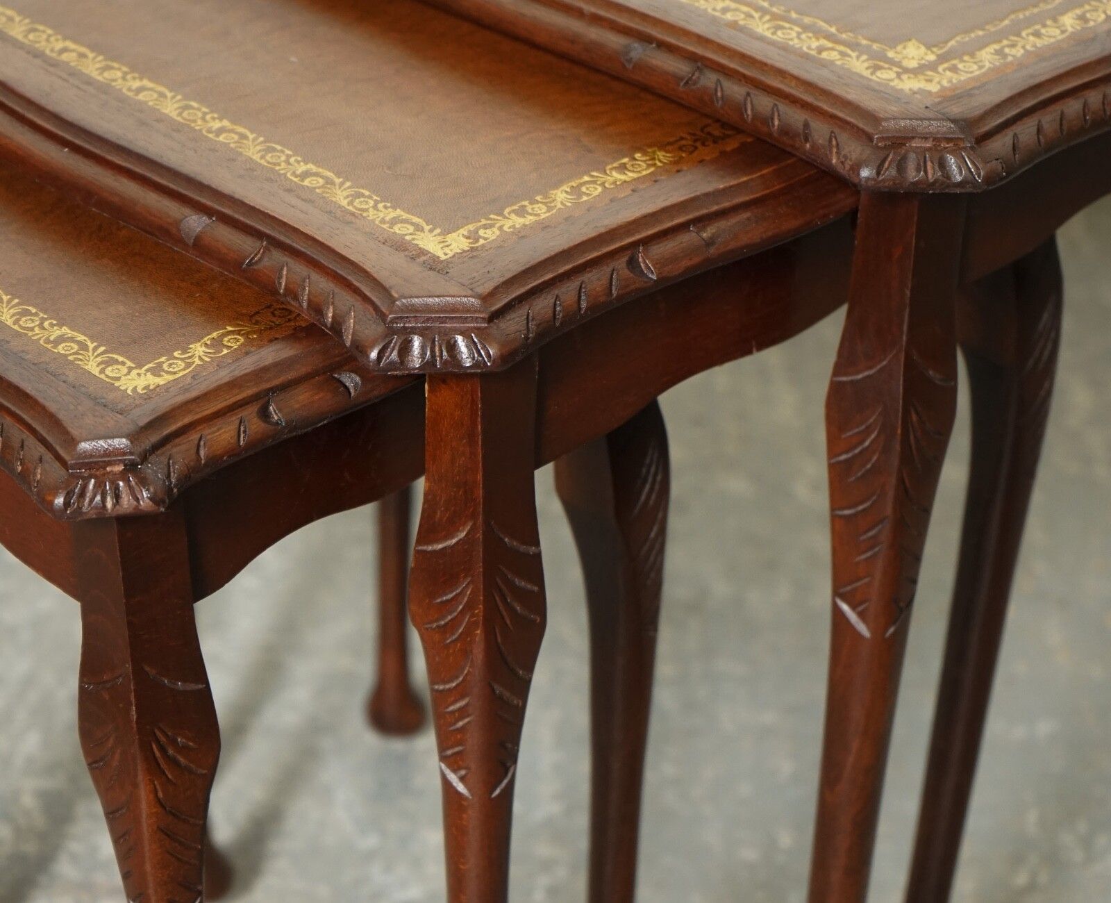 photo furniture Vintage Nest Of Tables Queen Anne Style Legs With Brown Embossed Leather Top