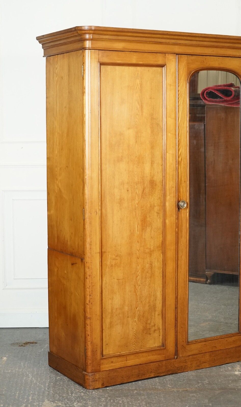 Late Antique Victorian Oak Triple Wardrobe Made By Marsh Jones & Cribb Circa1890 photo furniture