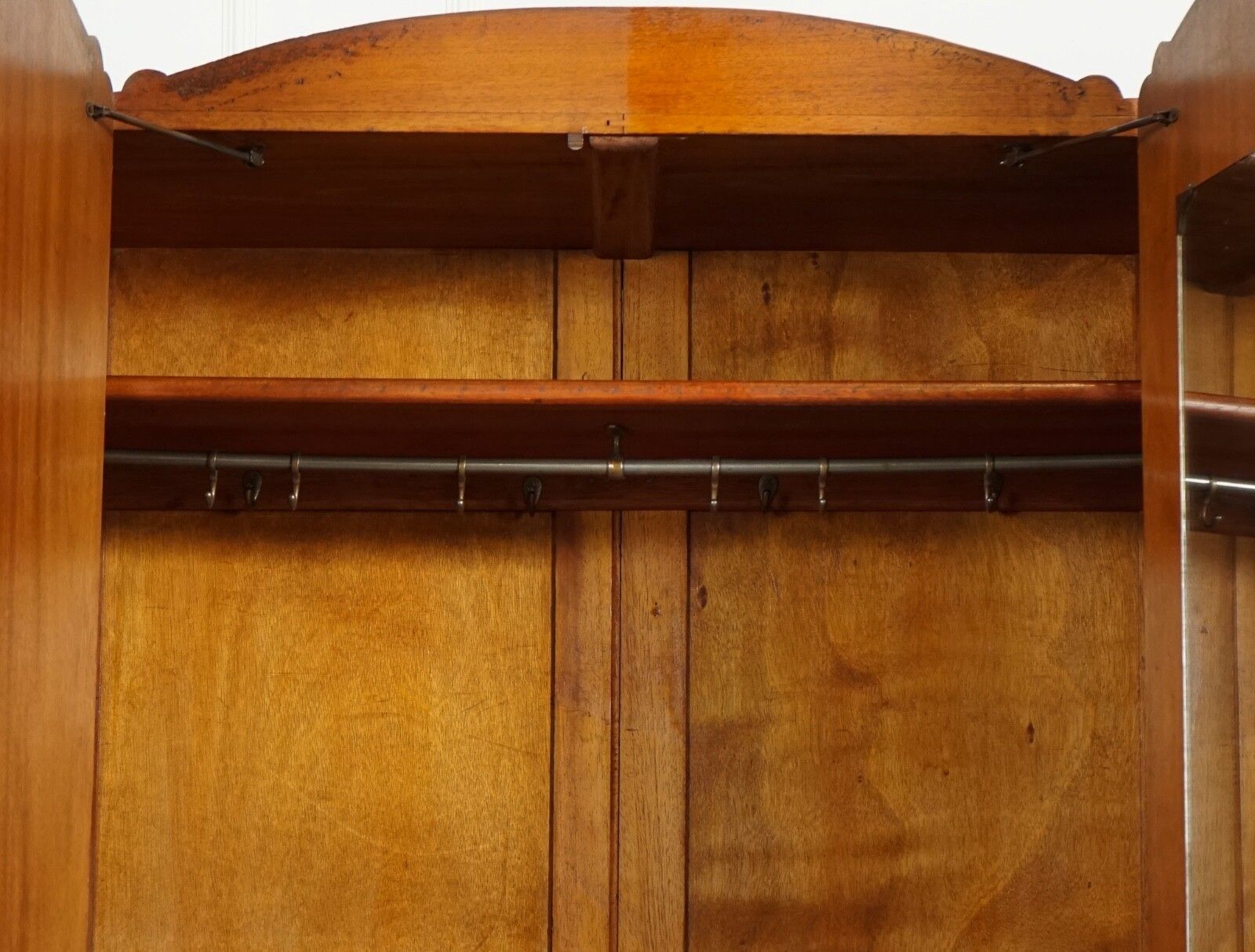 photo vinterior Lovely Art Deco Large Burr Walnut Wardrobe