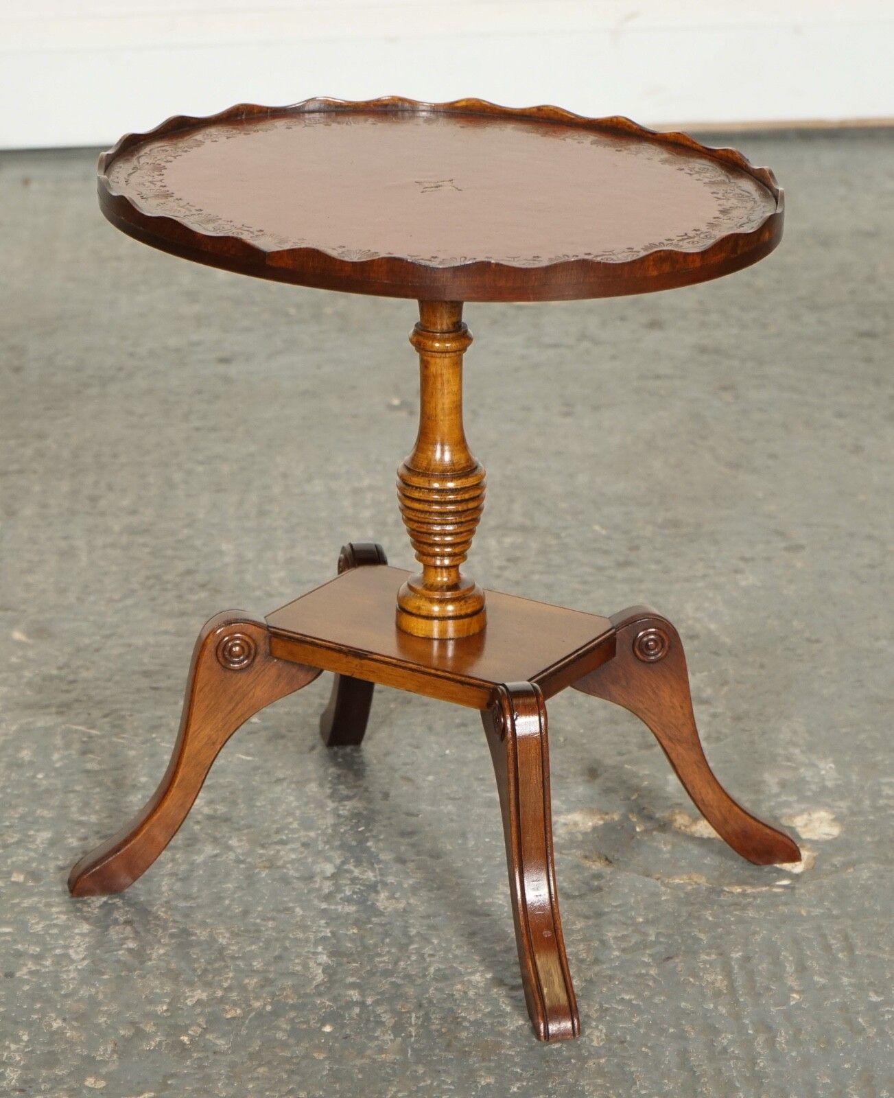 Vintage Yew Wood Burgundy Leather Top Side End Lamp Wine Table With Pie Crust photo Furniture