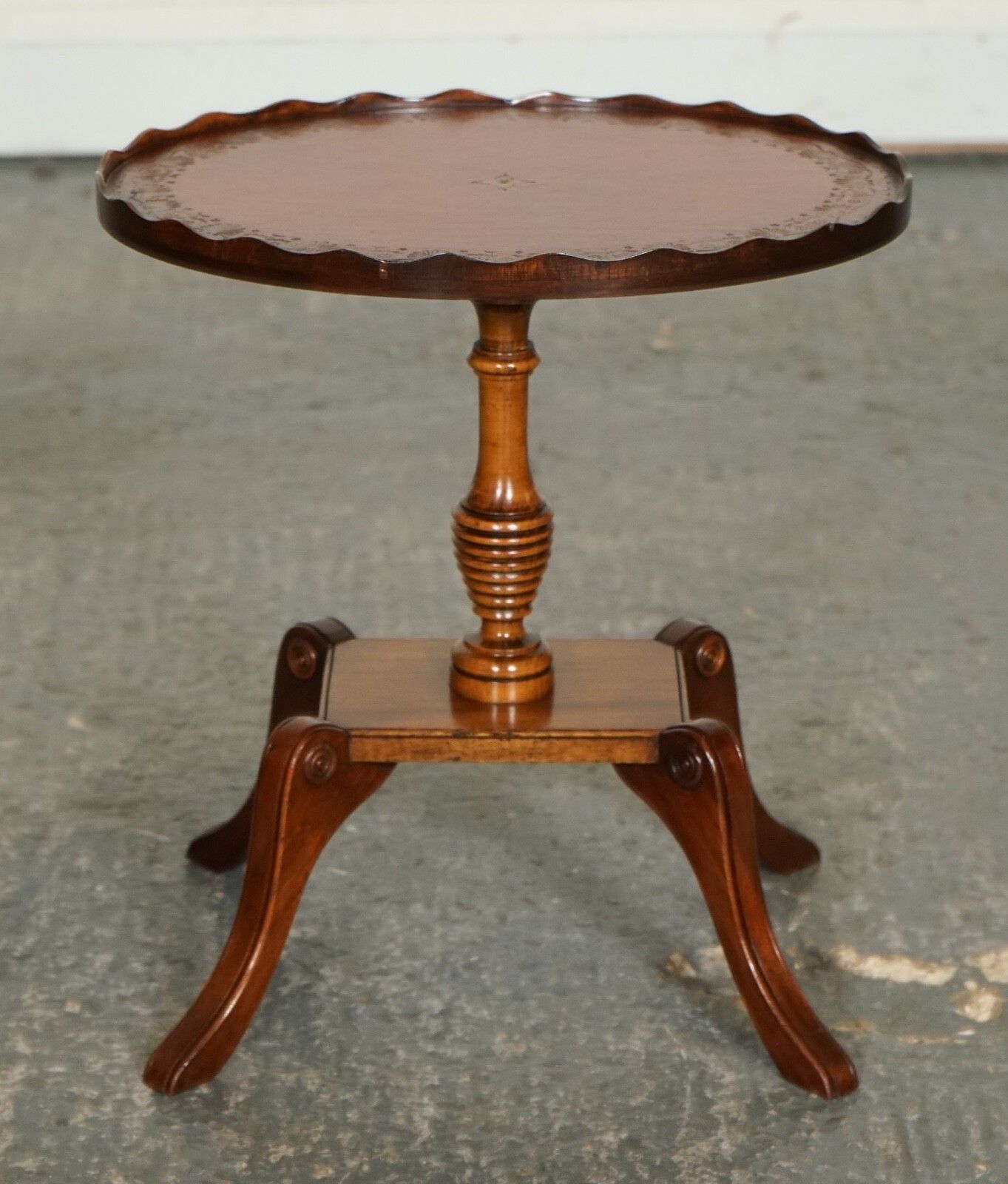 Vintage Yew Wood Burgundy Leather Top Side End Lamp Wine Table With Pie Crust photo vinterior
