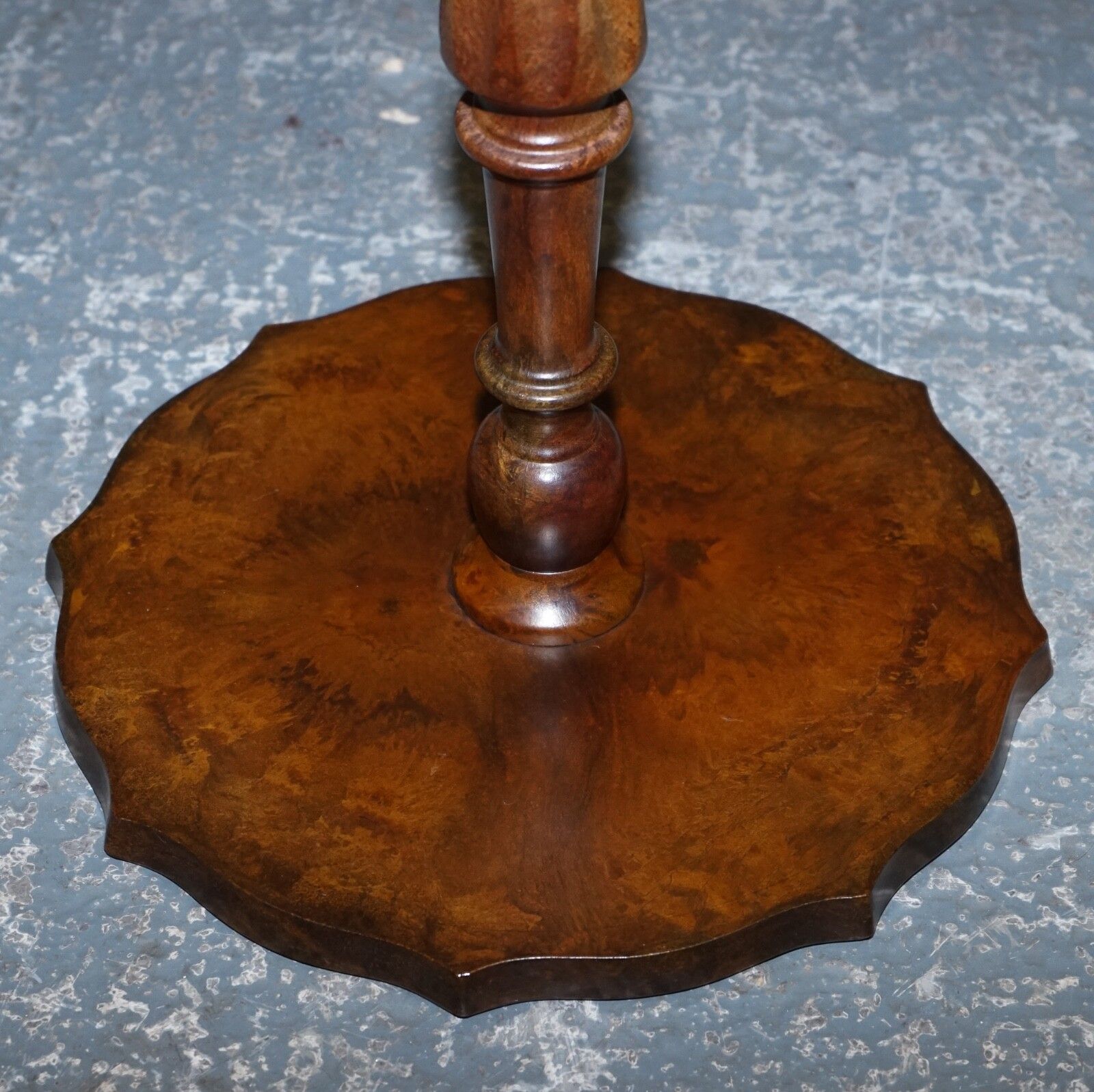 photo furniture Vintage Burgundy Leather Gold Embossed Side End Wine Lamp Occasional Table