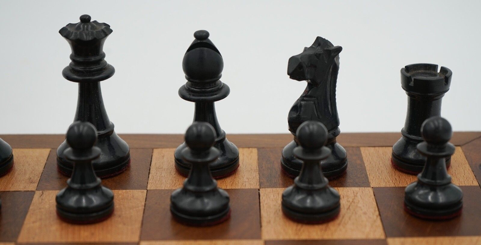 1375.0 Antique English Quality Staunton Weighted Chess Set With Box And Board photo