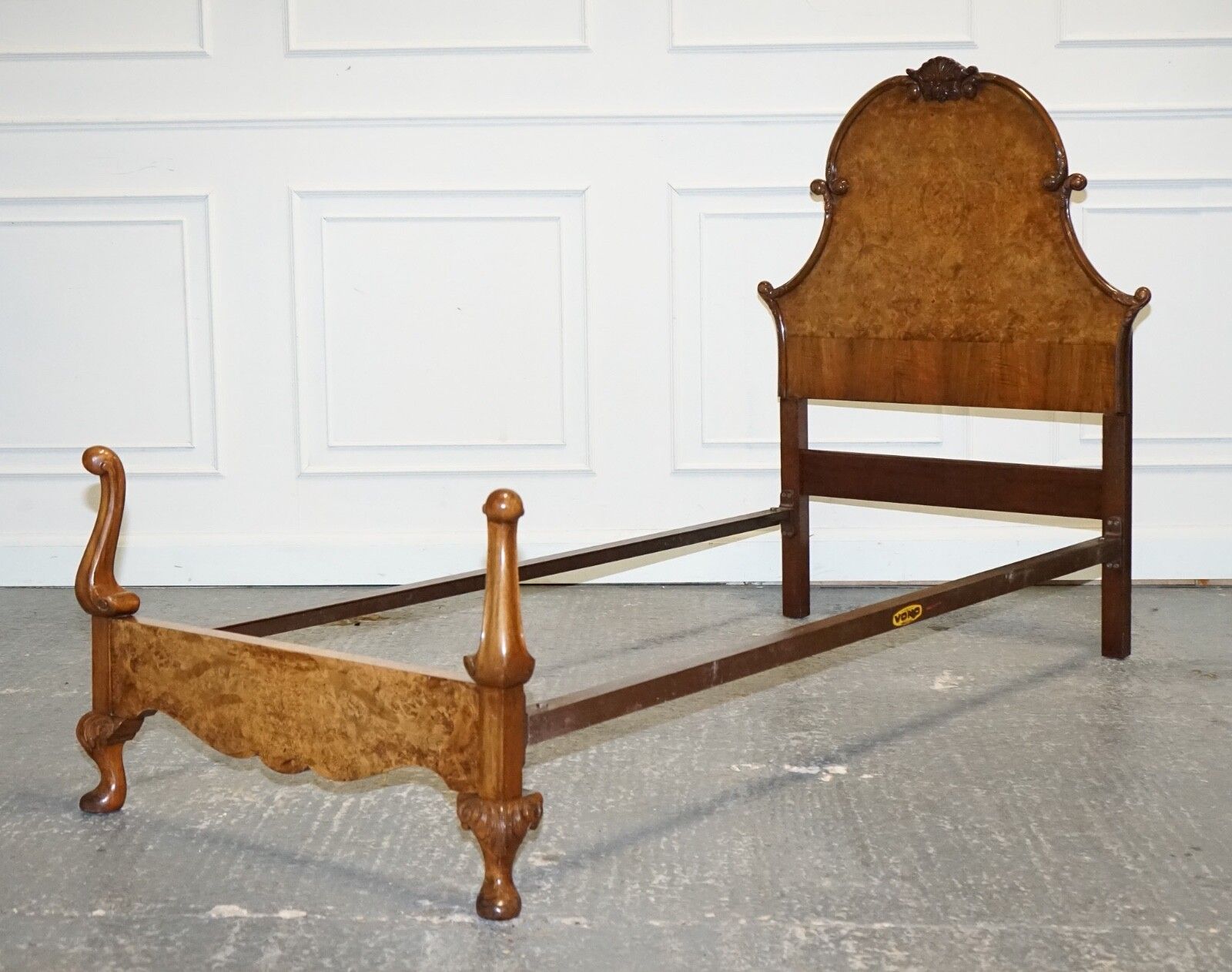 1930 Art Deco Burr Walnut English Made Vono Bedstead Frame Queen Anne Legs 2/2 photo for sale