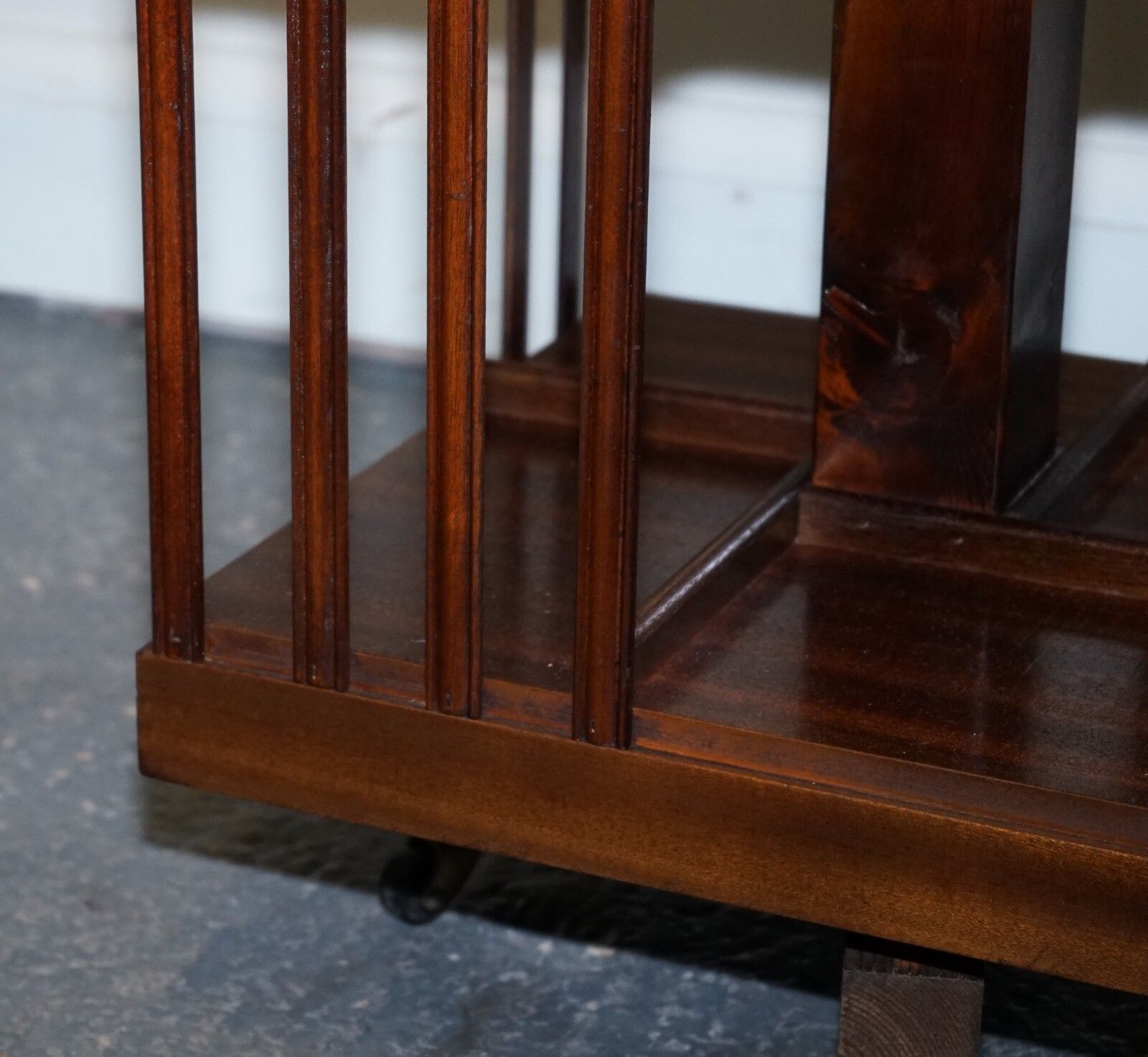 photo vinterior Mid Centry Sheraton Revival Inlaid Revolving Bookcase End Table On Castors
