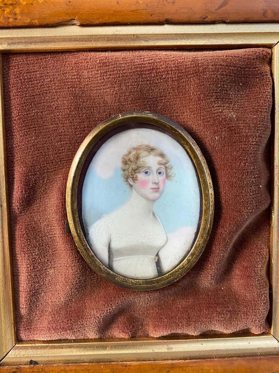 Wooden Framed Picture Of English Lady In White Frock, 19th Century photo vinterior