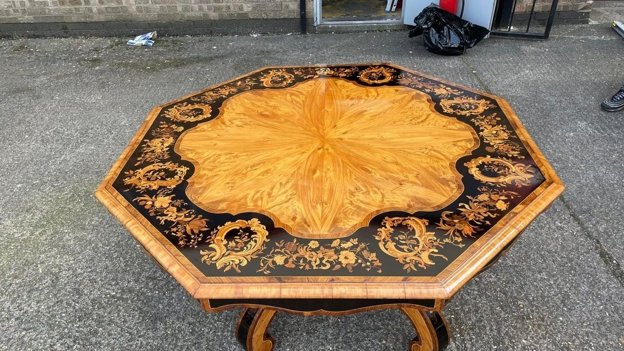 Victorian Octagonal Table With Ebony Inlays On Fine And Satinwood – 19th Century photo for sale
