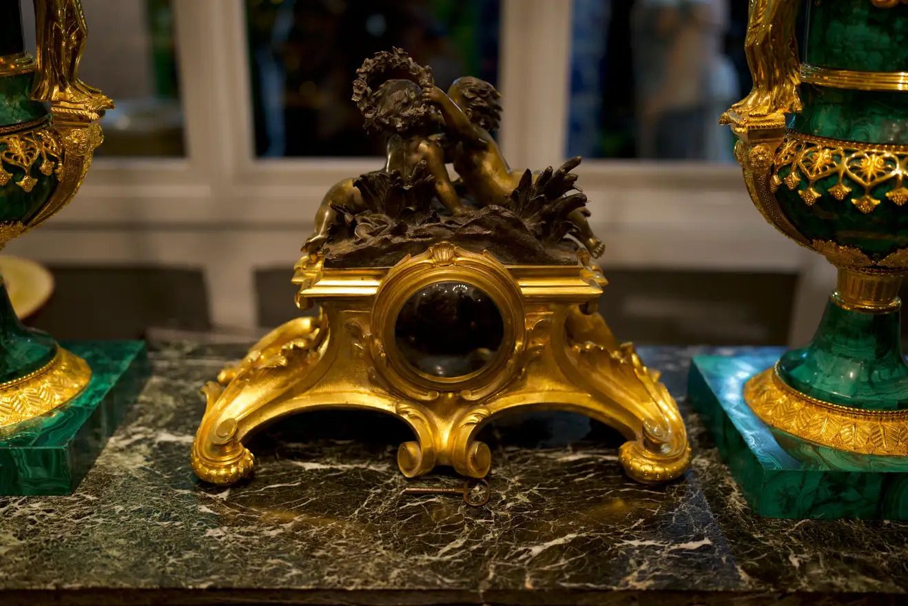 Louis XV Style 19th Century French Figural Gilt Bronze Mantel Clock photo vintage