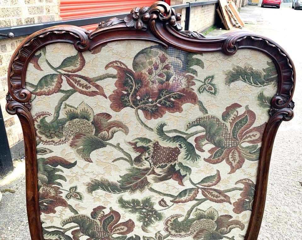 19th Century Fine Tapestry Firescreen In A Carved Walnut Fram photo 2600.0
