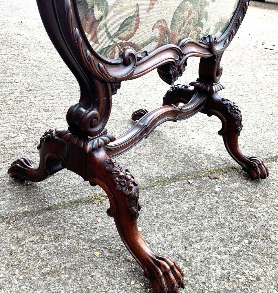 photo furniture 19th Century Fine Tapestry Firescreen In A Carved Walnut Fram