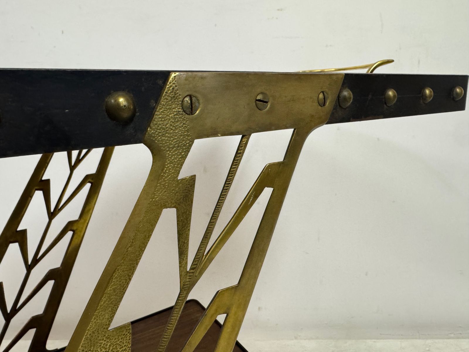 photo vintage 1950s Italian Bar Cart With Sculptural Detailing